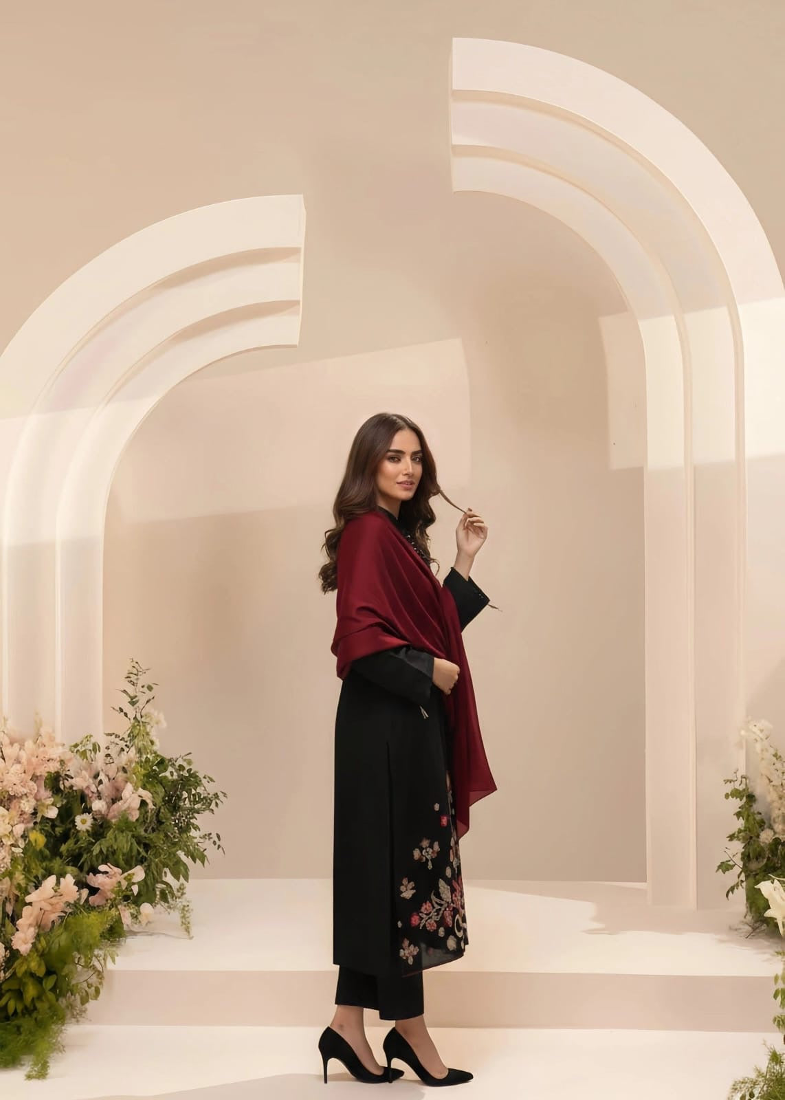 QALAMKAR - 3PC LAWN EMBROIDERED SHIRT WITH JACQUARD WEAVED EMBROIDERED DUPATTA AND COTTON TROUSER 1700